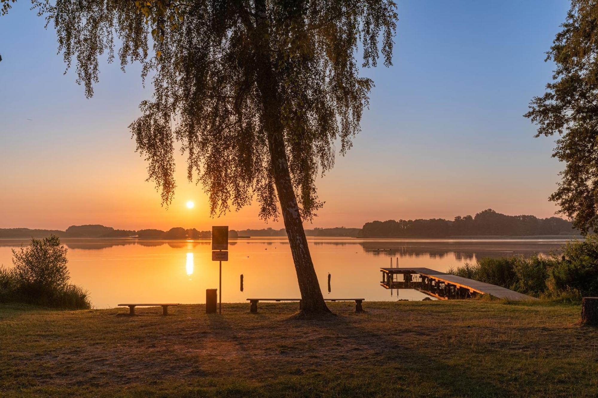 Gluecksraum - Modernes Apartment Mit Panoramablick, Kamin & Wohlfuehlambiente Krakow am See Buitenkant foto